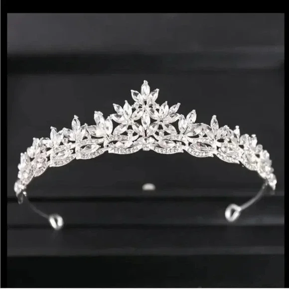 Crystal Wedding Rhinestone Tiara - Picture 4 of 9